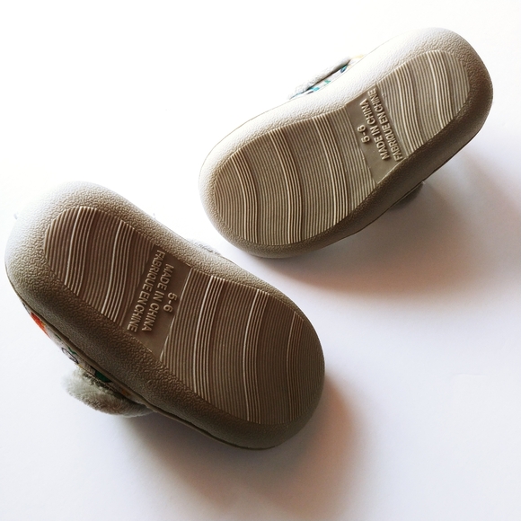 Dinosaur Slippers size 5-6 - Picture 2 of 11